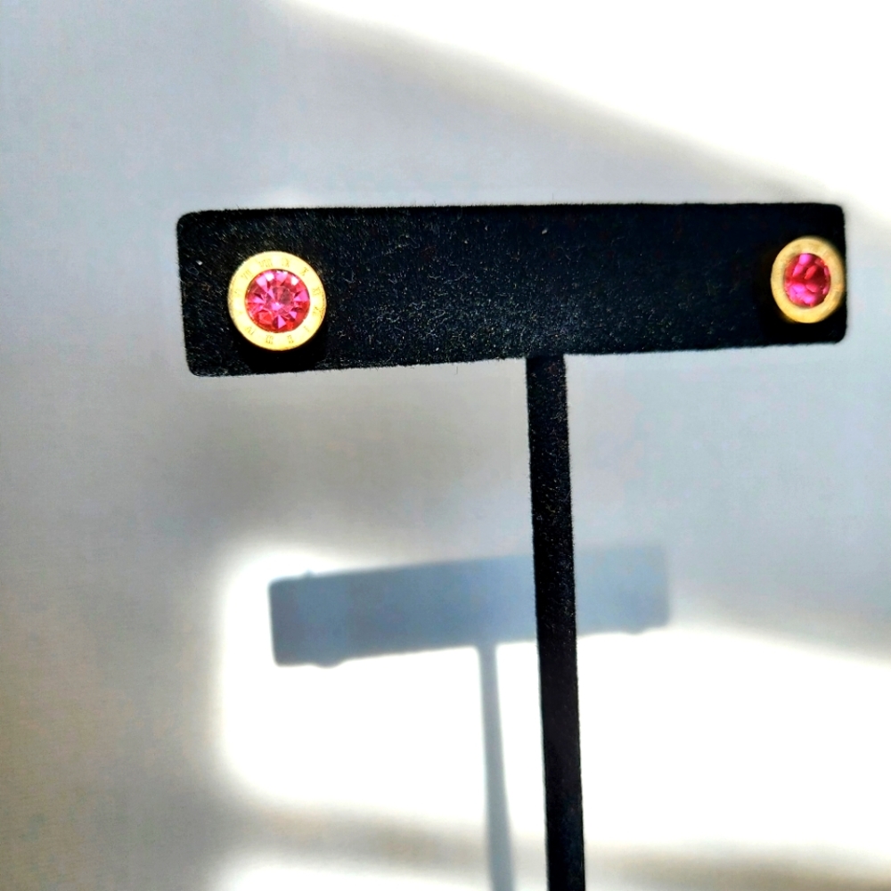 Elegant pink and shiny gold tone stud earrings.